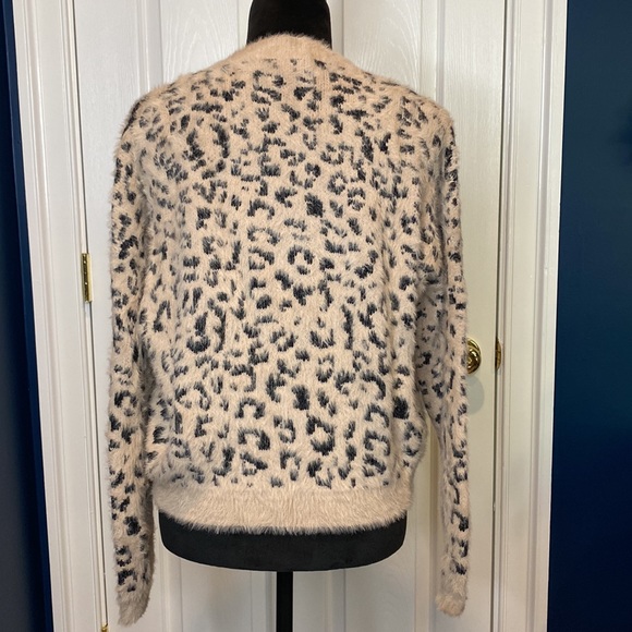 💜HOST PICK💜!!! Mi Ami Fuzzy Sweater size small - Picture 4 of 5